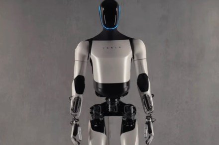 Watch how Tesla’s humanoid robot recovers from a stumble