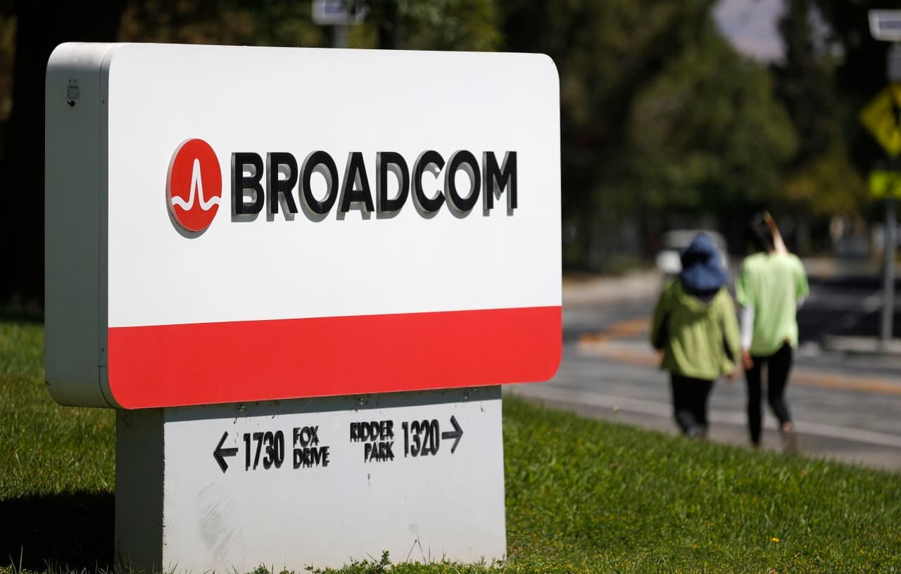 Why Broadcom’s stock is this analyst’s top chip pick for 2025, with 37% upside