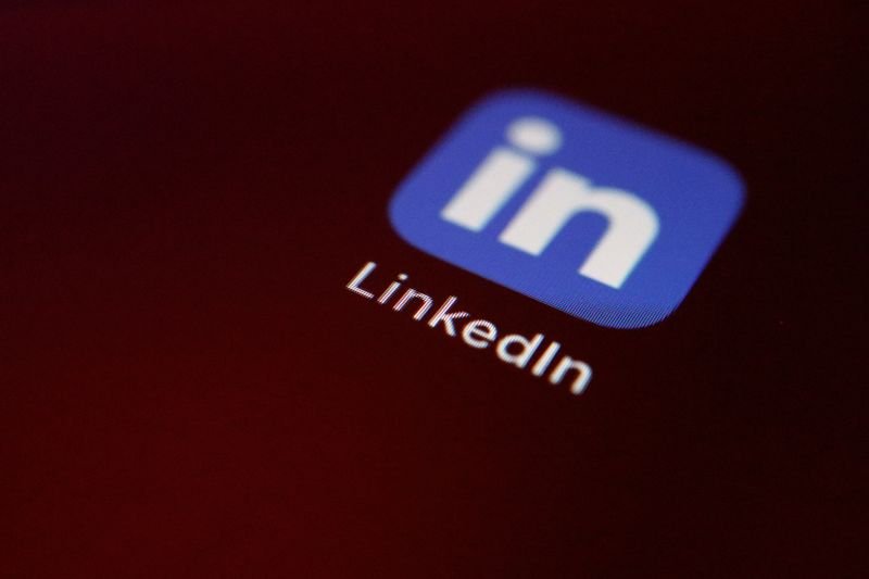 Microsofts LinkedIn sued for disclosing customer information to train AI