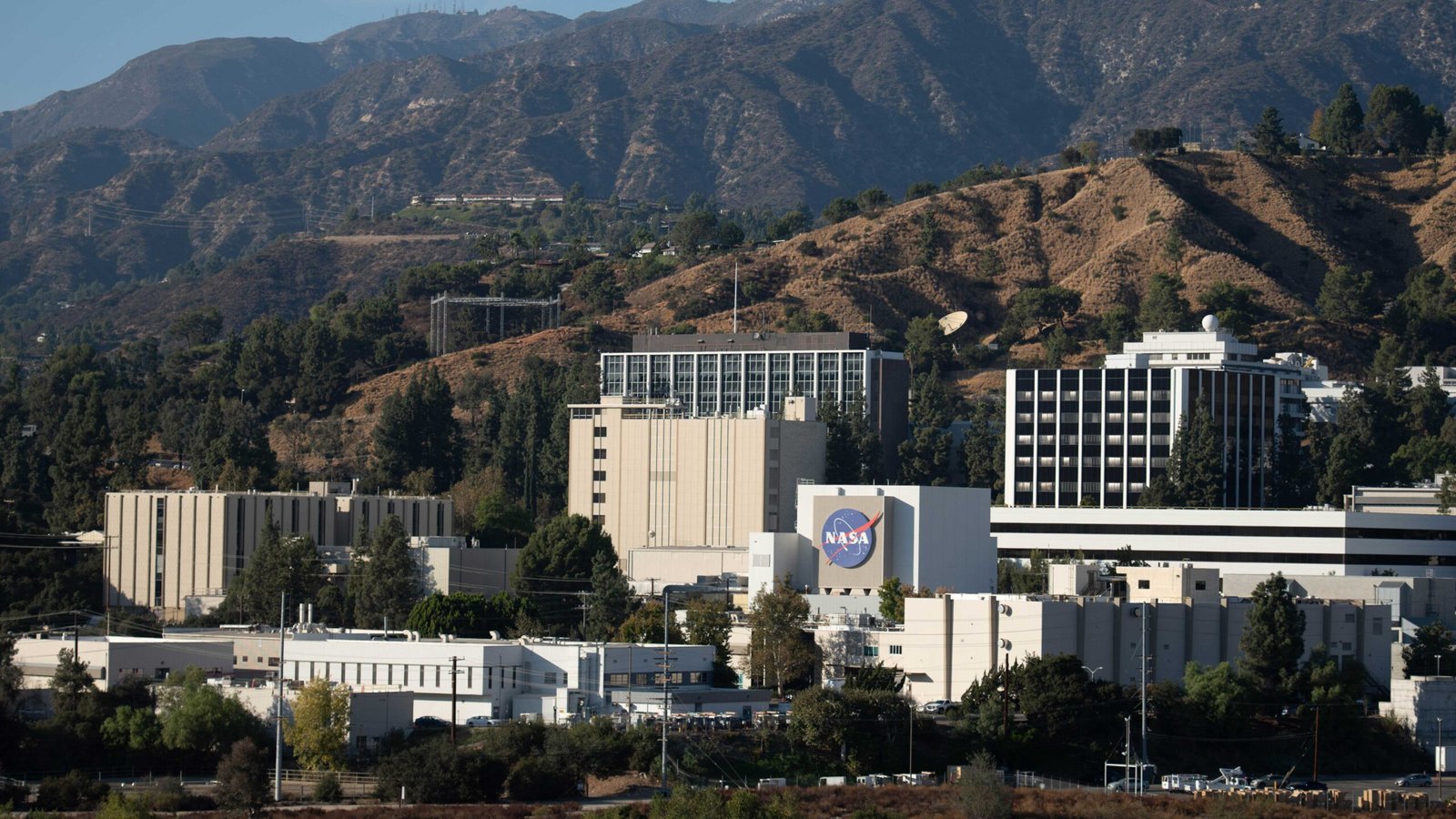 NASAs Jet Propulsion Lab still untouched by raging LA fires scaled