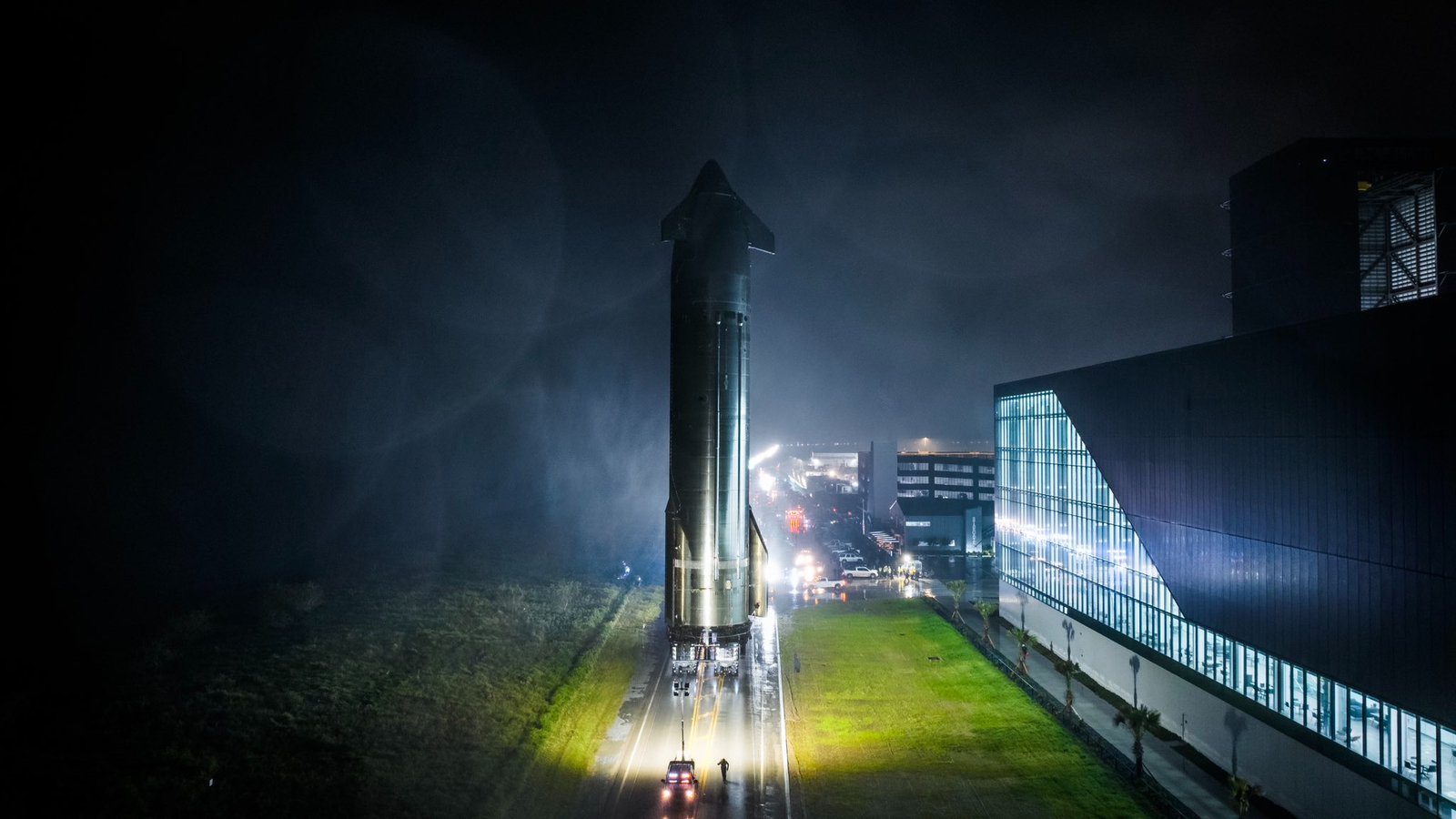 SpaceX rolls Starship out to pad ahead of Flight 7