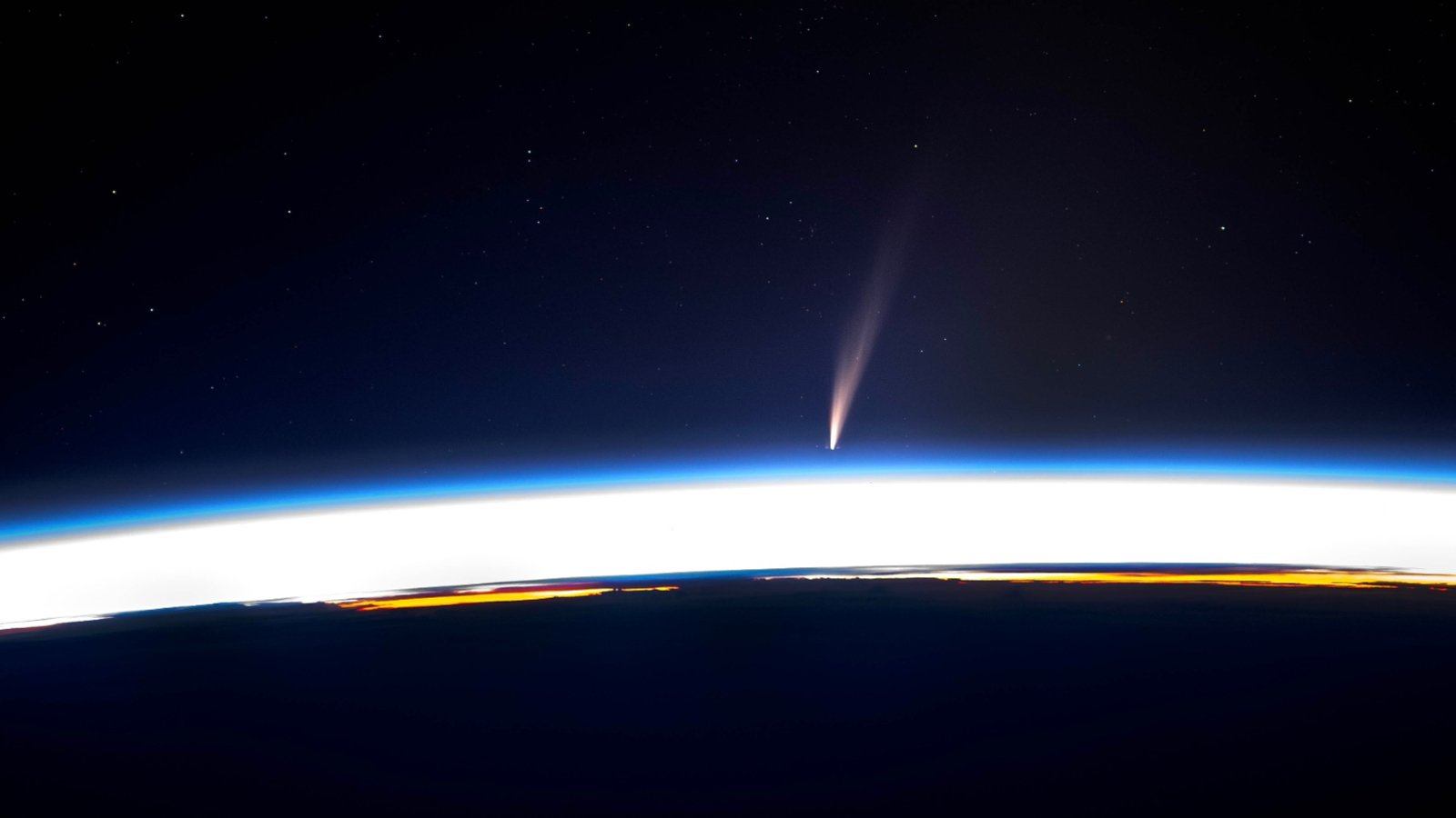 Totally amazing astronaut photo captures comet C2024 G3 ATLAS shooting