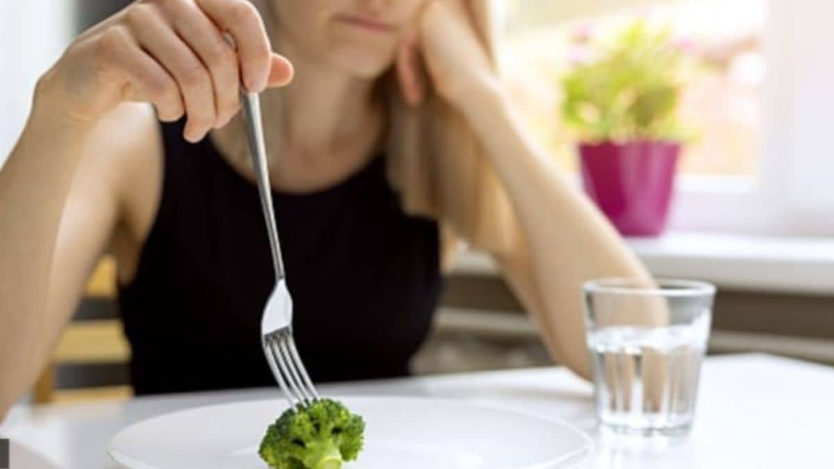 What is achalasia, rare swallowing disorder, due to which UK woman can eat only while standing up? – Firstpost