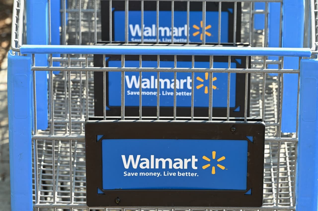 Can anything stop Walmarts rally Maybe high expectations some analysts