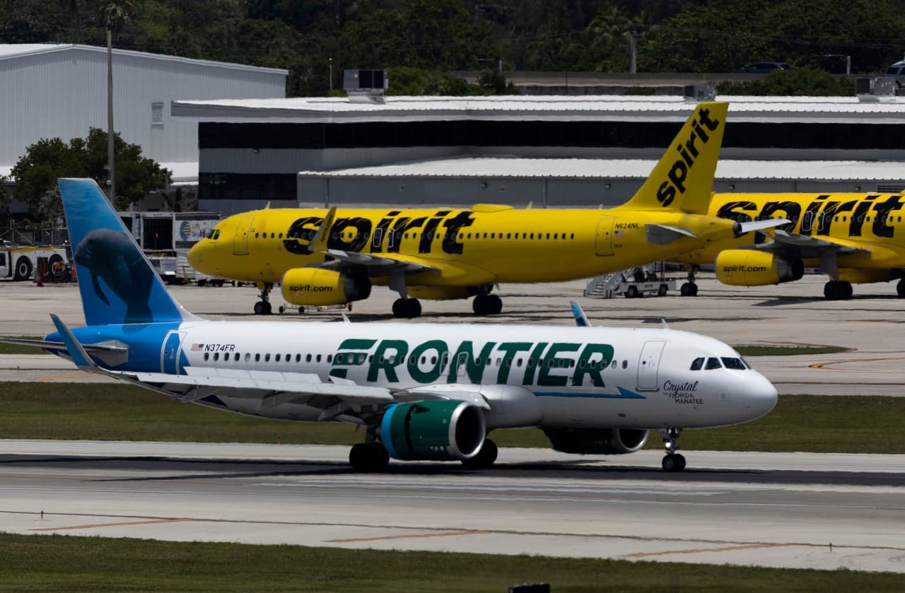 Frontiers stock slides 3 as Spirit rebuffs budget airlines takeover