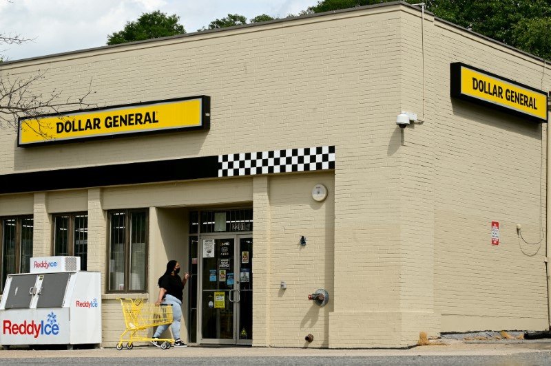 Dollar General forecasts annual comparable sales growth below estimates