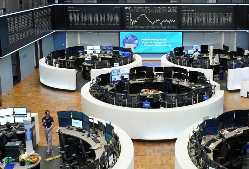 European shares set for weekly loss on heightened trade tensions