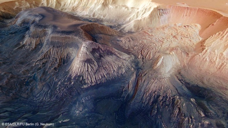 Landslides in Hebes Chasma Mars