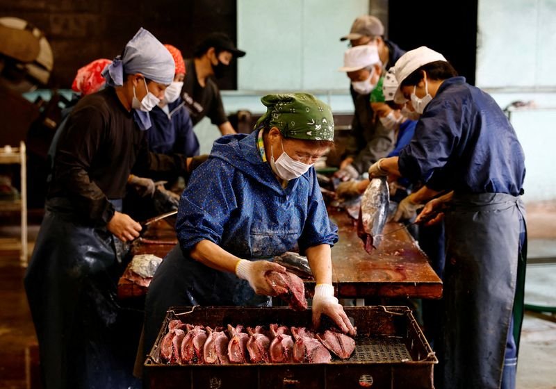 Major Japan firms agree to large wage hikes for a third straight year