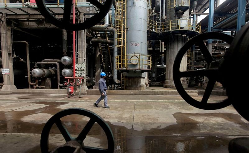 Oil rebounds as Ukraine ceasefire deal remains elusive