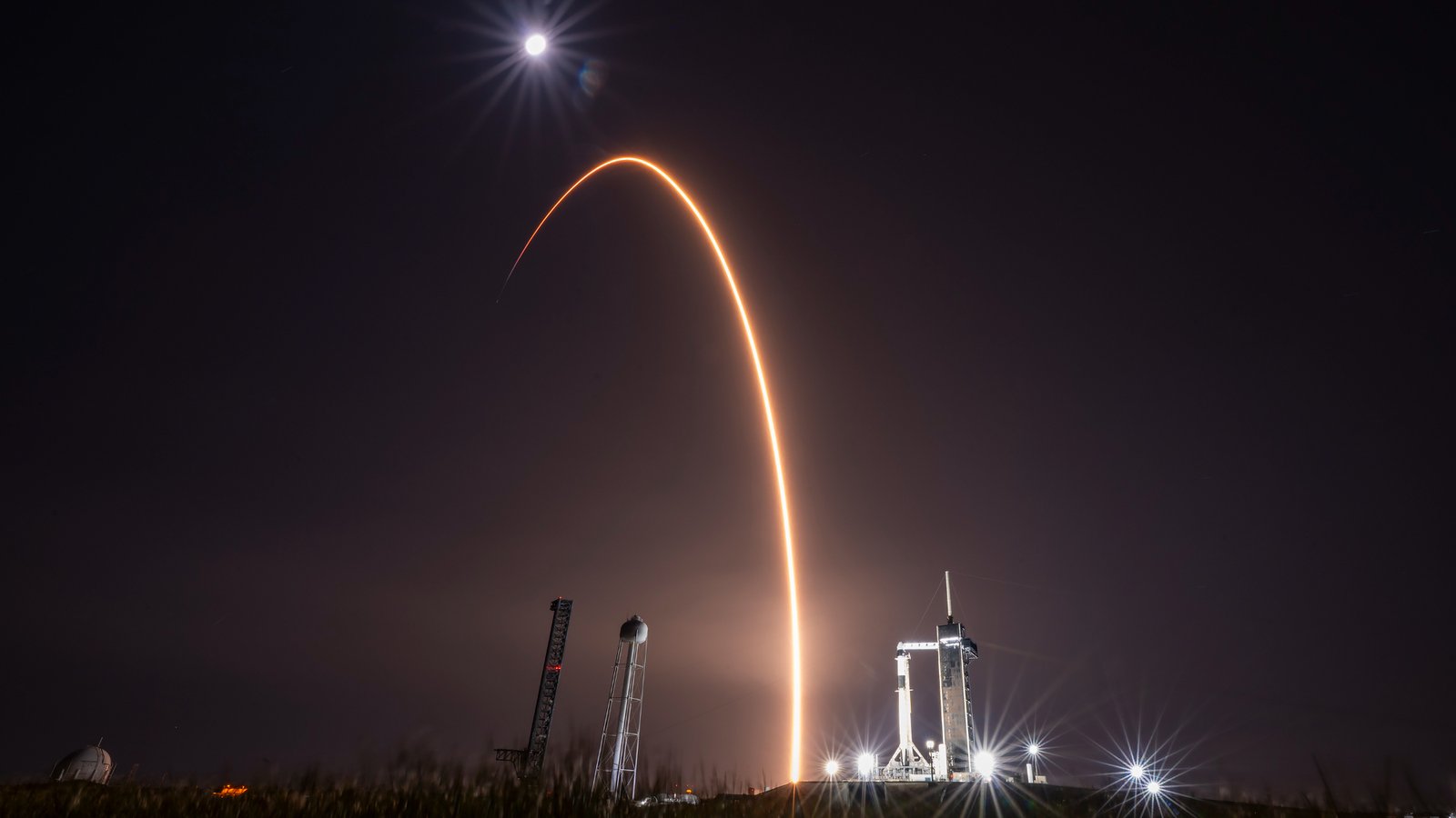 SpaceX launches 21 Starlink broadband satellites to orbit from Florida