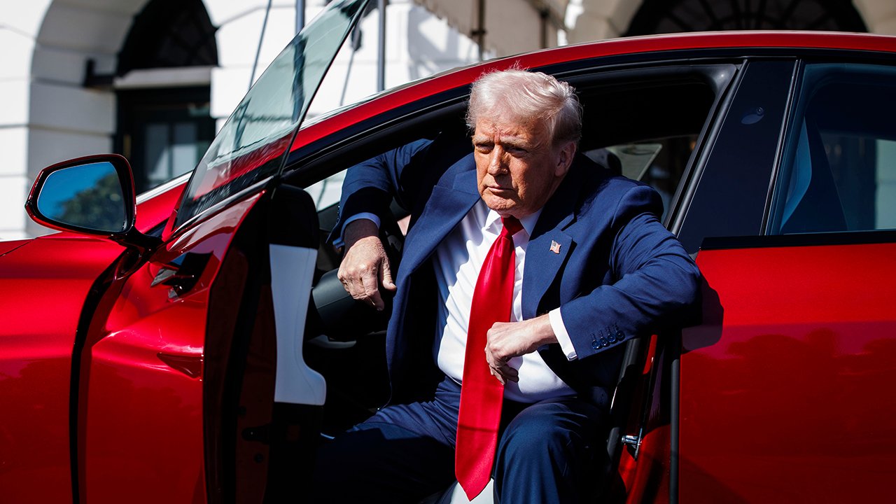 Trump buys a Tesla at the White House