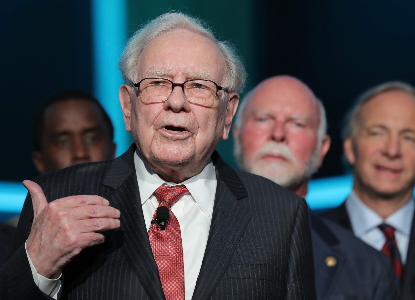 Warren Buffetts advice for staying calm when stocks are falling