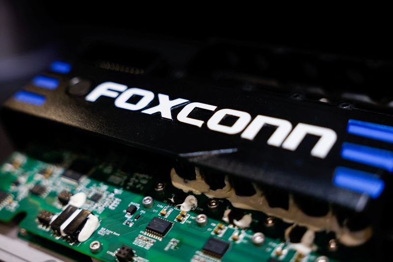 World039s top electronics maker Foxconn Q4 profit drops 13