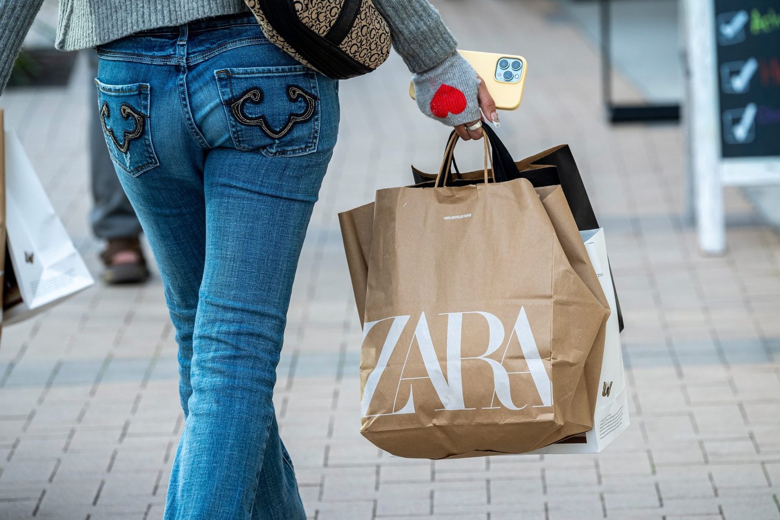 Zara parent Inditexs shares plunge 8 after a slow start